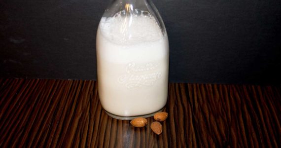 Laktosefreie-Milch-selber-machen-1