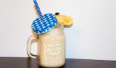 Bananen-Mandelmilch-Smoothie-mit-einer-Tonka-Bohne
