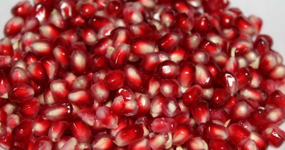 Granatapfel Hack – So löst du die Kerne ganz einfach von der Schale